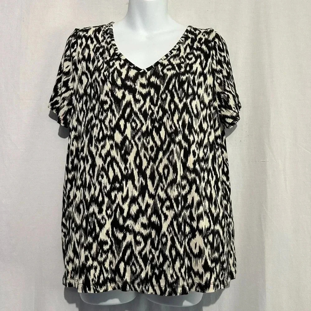 Old navy women’s luxe print blouse , M